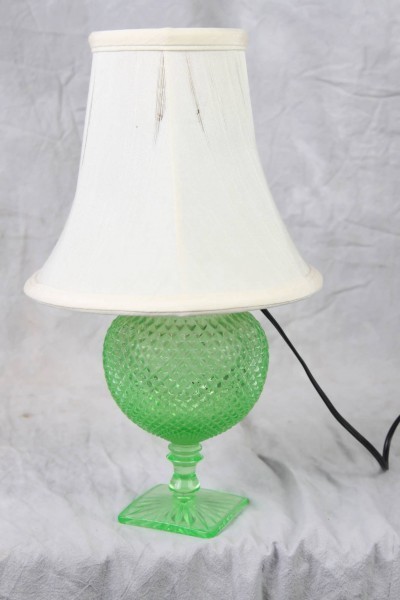 English Hobnail Lamp - Green